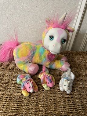 Just Play Unicorn Surprise Unicorn Rainbow Colors with 3 Babies